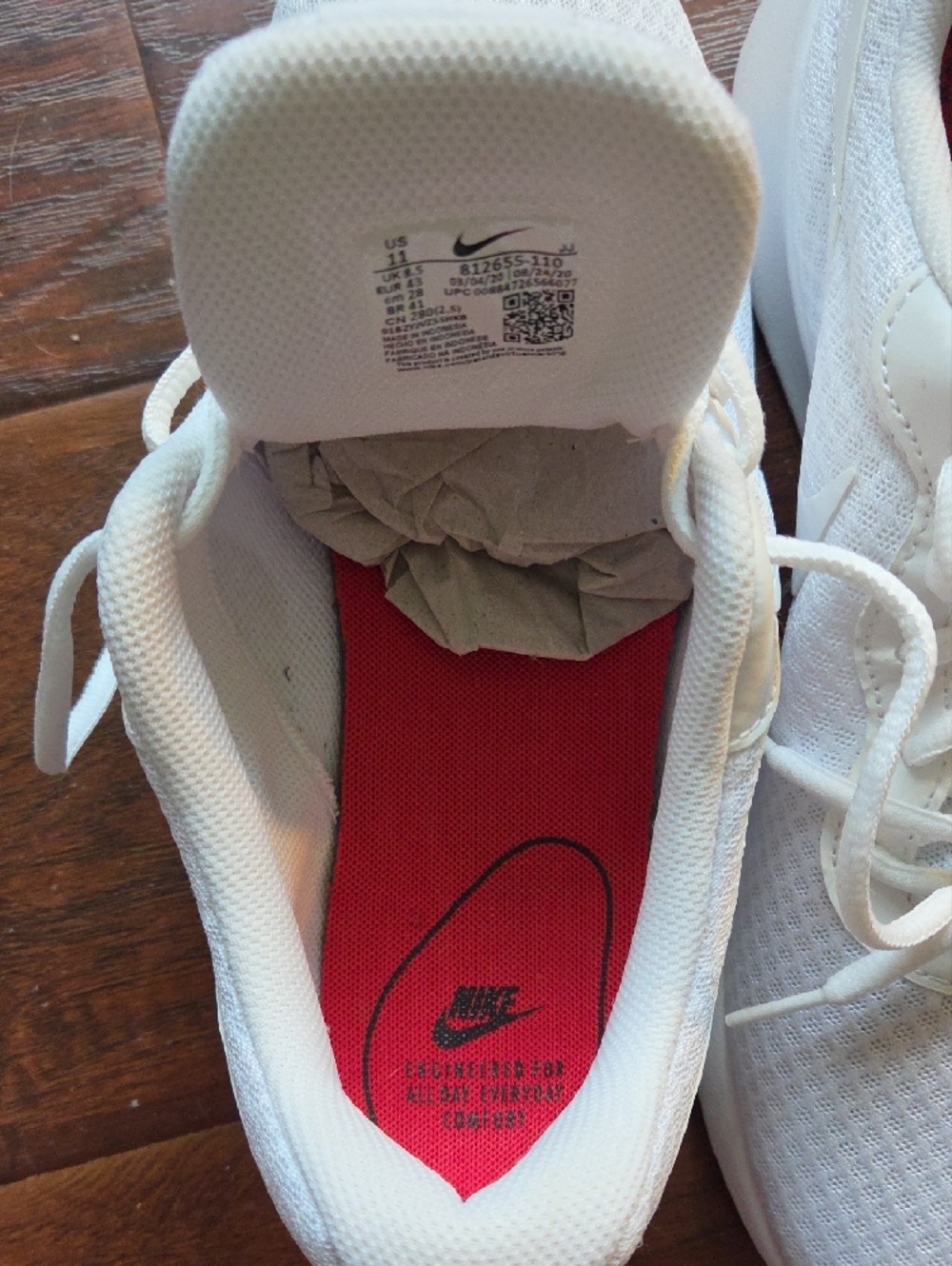 Nike Women’s White Tanjun Mesh, Low-Top, Running Shoes w/ Red Insoles. Size 11 - Picture 4 of 4